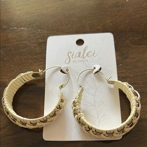 Tanoa Elegant Cream and Gold Hoop Earrings